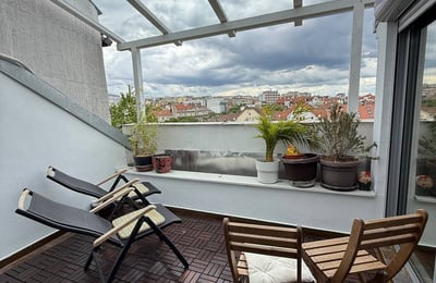 Location d’un appartement en duplex de 3 pièces avec vue sur la ville, 90 m², centre de Belgrade, Serbie